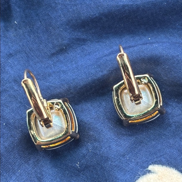 Kate Spade Gold Tone Square Cushion-Cut Crystal Drop Earrings Lever-back Closure - Picture 6 of 16